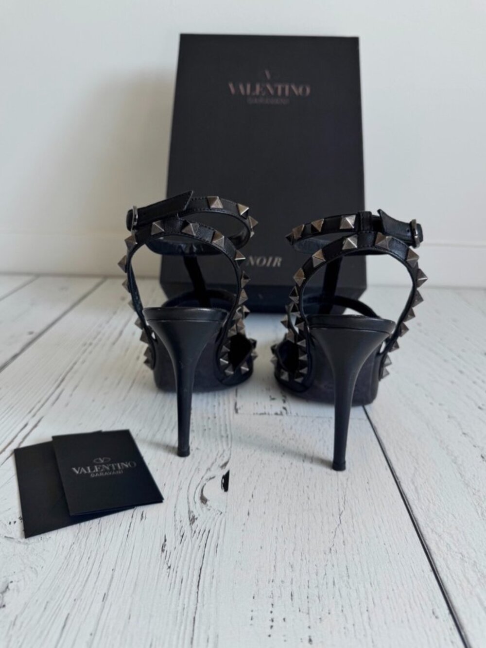 Valentino Garavani - Matte Black Rockstud Leather Pumps - Picture 2 of 7